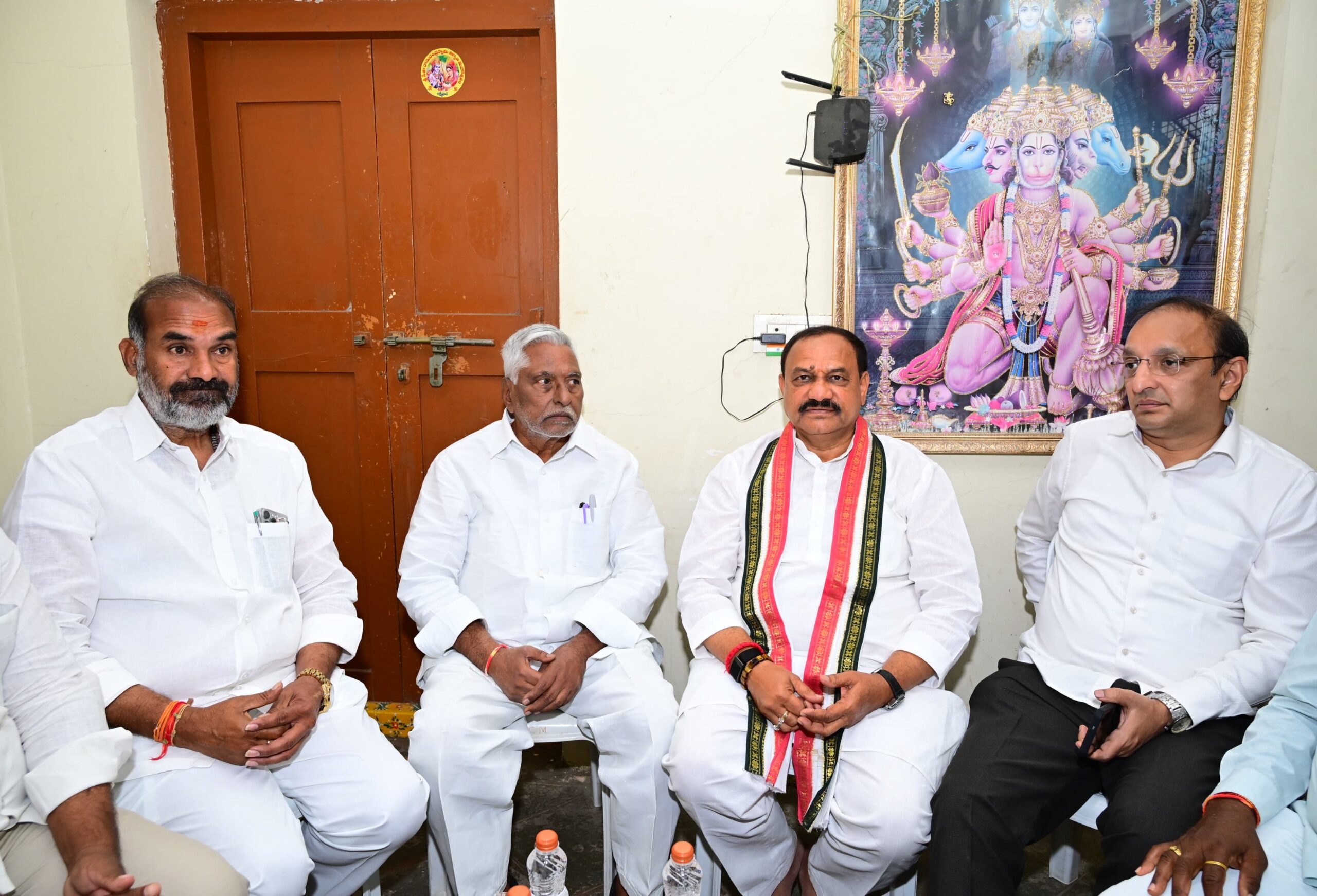 జీవ‌న్ రెడ్డిని బుజ్జ‌గించిన టీపీసీసీ చీఫ్