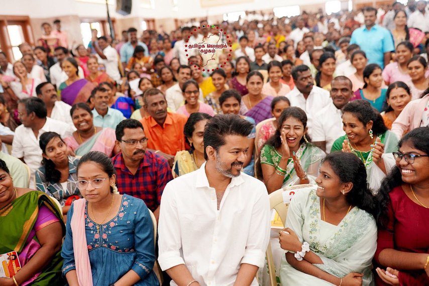 మ‌హిళ‌ల‌కు టీవీకే విజ‌య్ వ‌రాల జ‌ల్లు