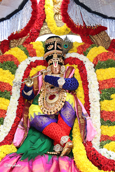 వేణు గానాలంకారంలో శ్రీ రామచంద్రమూర్తి అభయం