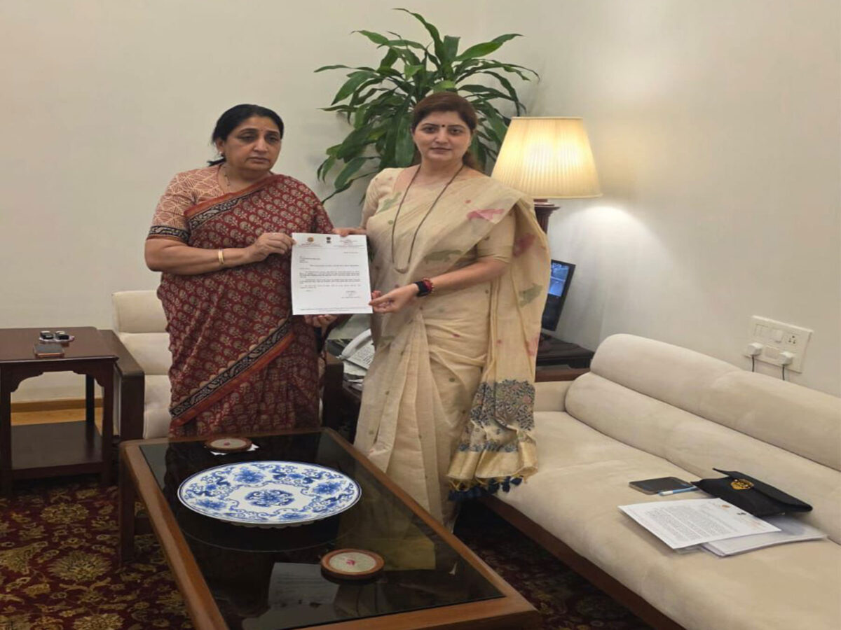 తప్పుకున్న మహిళా కమిషన్ చైర్ పర్సన్