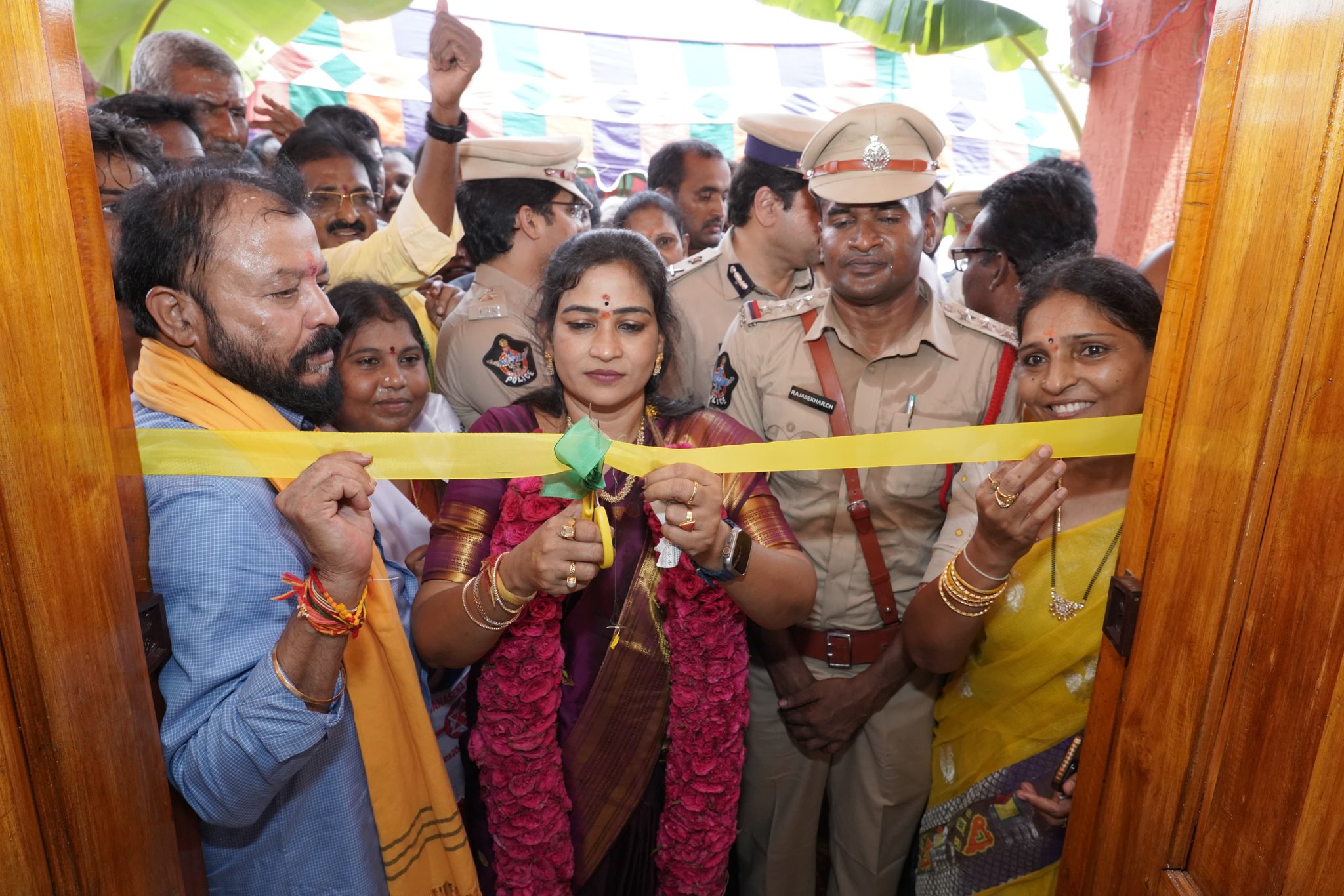 ప్రజలకు మరింత చేరువగా పోలీస్ సేవలు