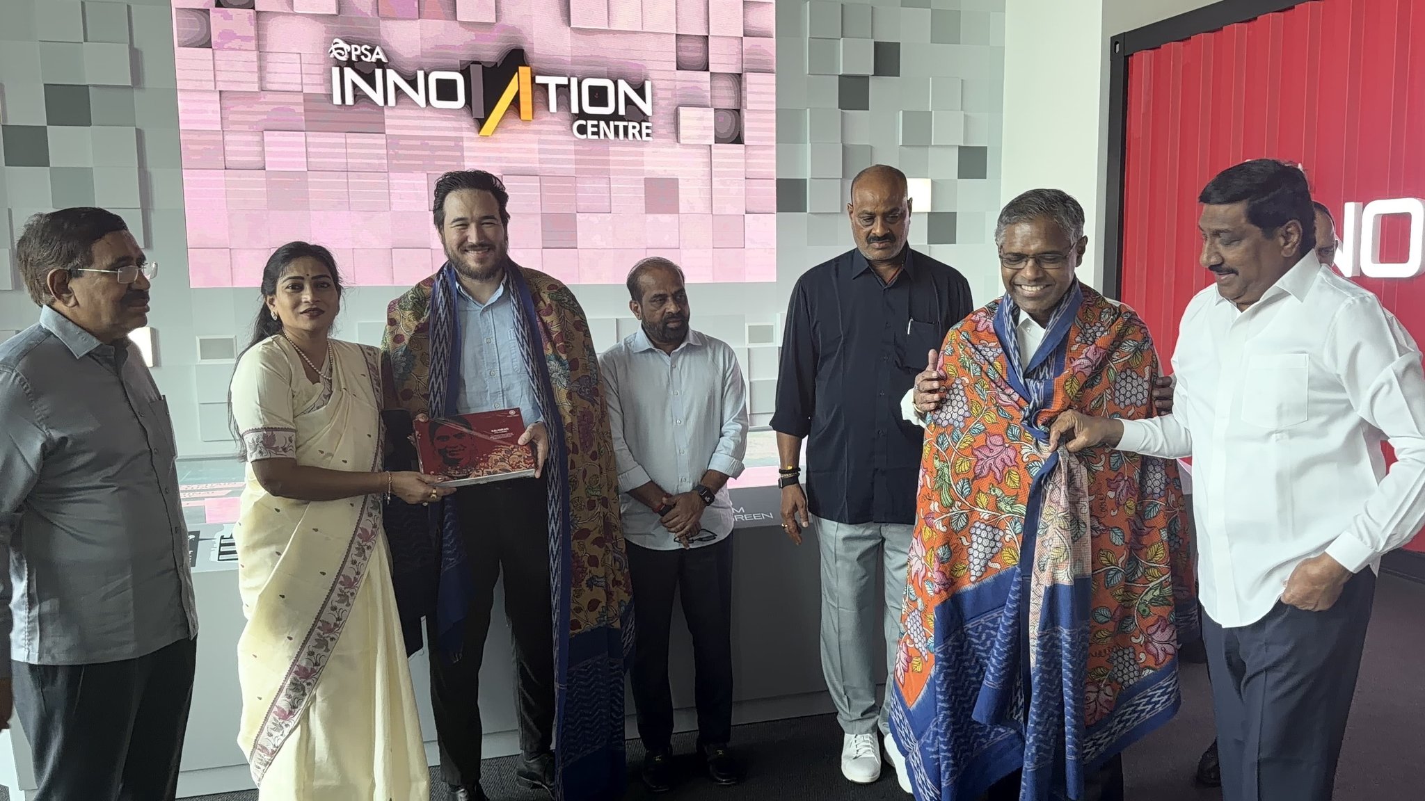 టువాస్ పోర్టును సంద‌ర్శించిన మంత్రులు