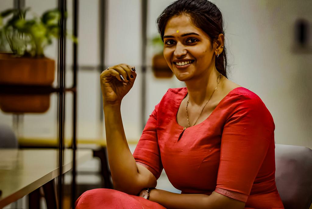 టీవీకే పార్టీలో చేరిన న‌టి అను శ్రీ వేనాల్