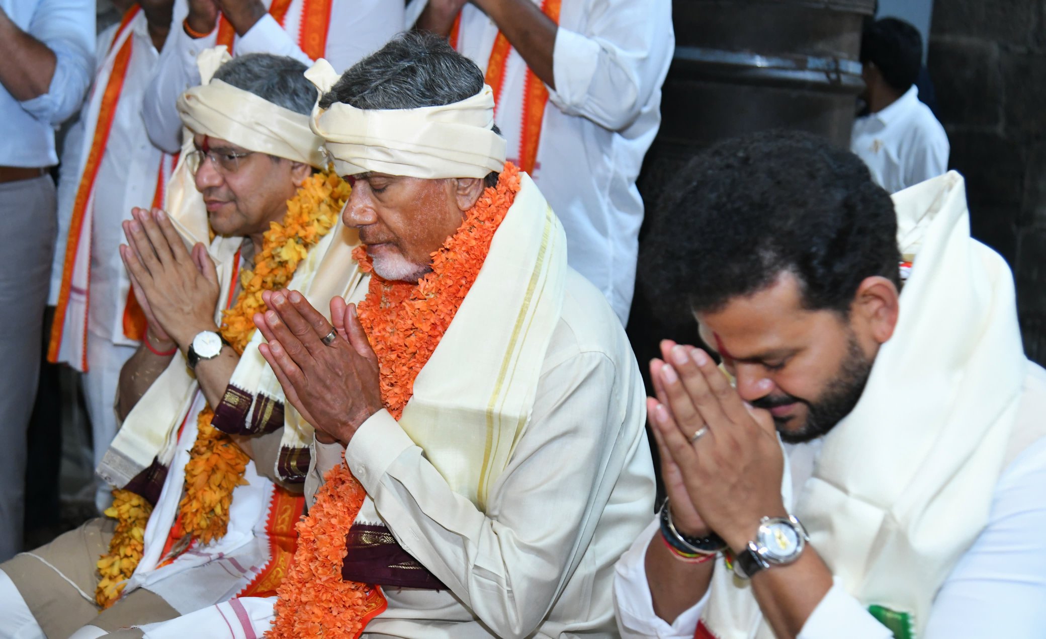 సింహాచ‌లం స‌న్నిధిలో అశ్విని వైష్ణ‌వ్, బాబు