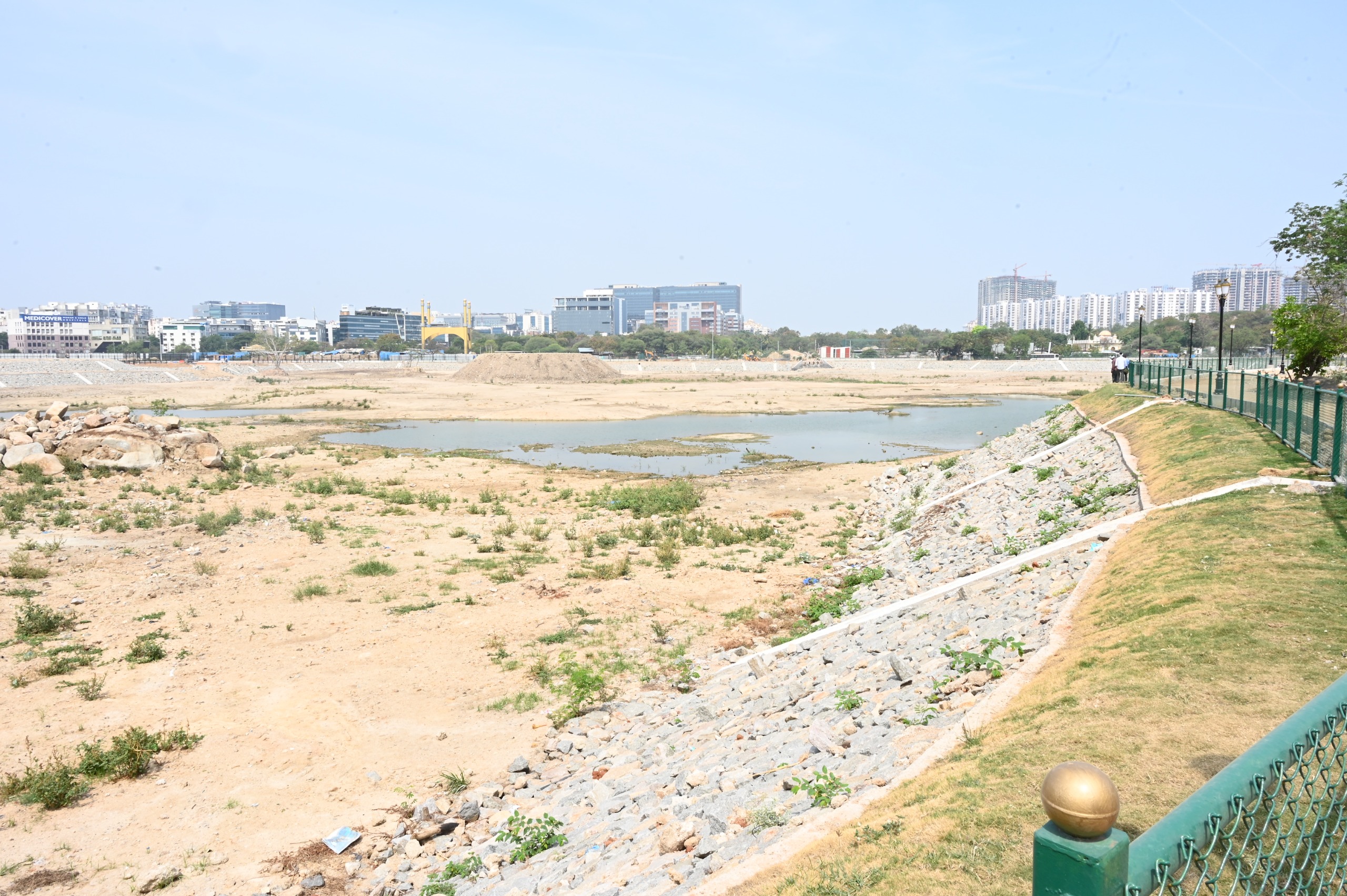 వ‌ర‌ద కాలువ స‌మ‌స్య‌ను ప‌రిష్క‌రిస్తాం