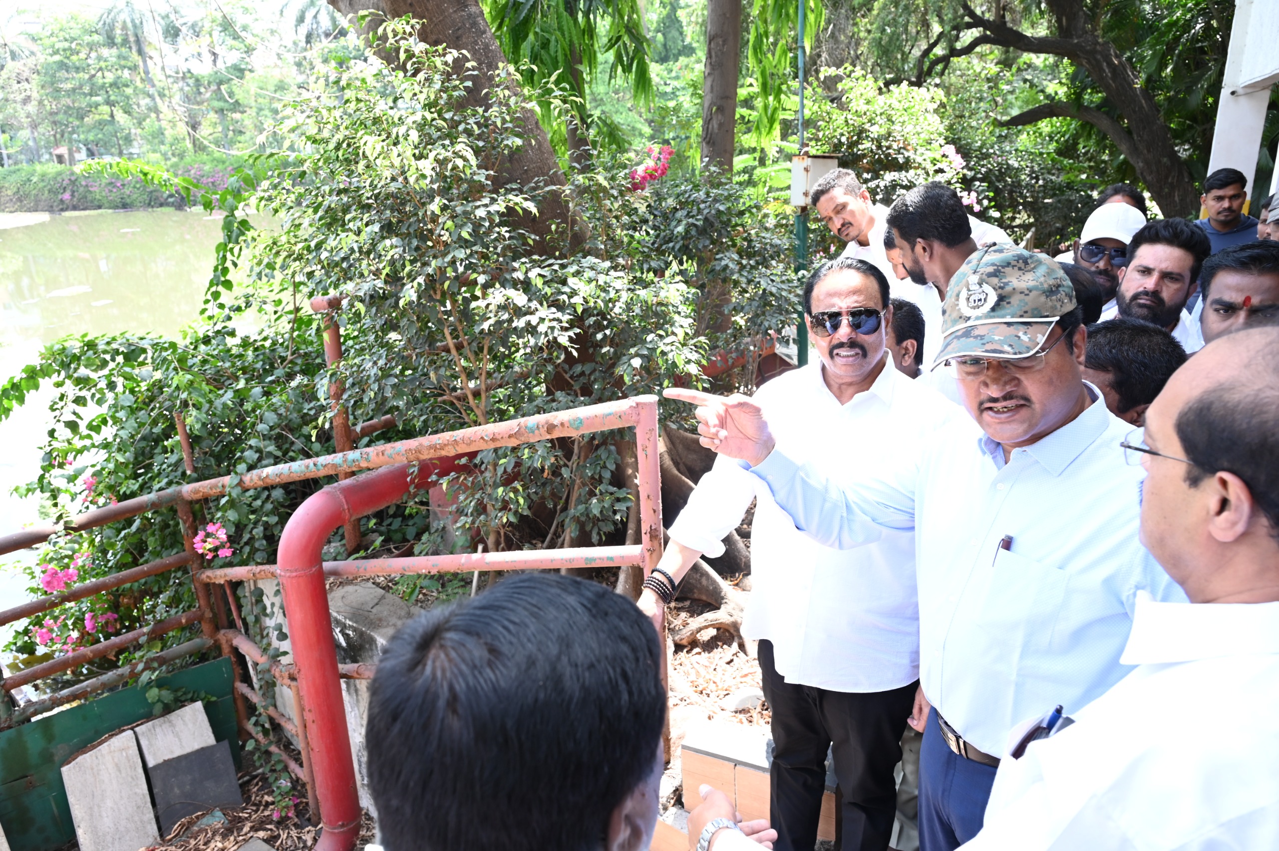 చెరువులు మాయం క‌మిష‌న‌ర్ ఆగ్ర‌హం