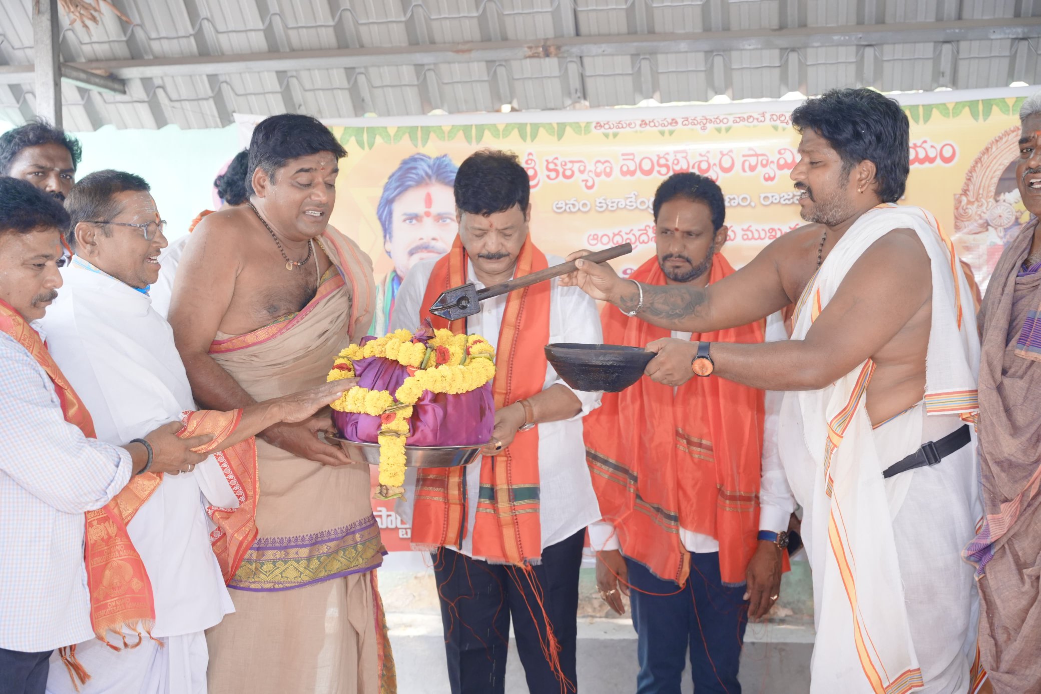 ప‌వ‌న్ క‌ళ్యాణ్ కోసం మంత్రి దుర్గేష్ పూజ‌లు