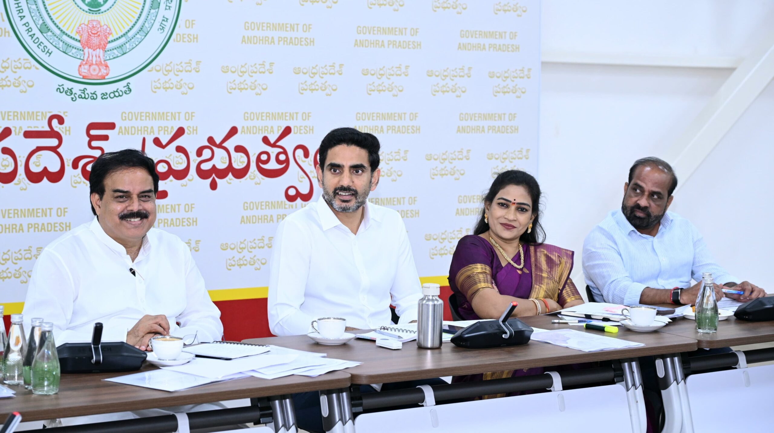 పిల్ల‌ల‌ను సోష‌ల్ మీడియాకు దూరంగా ఉంచాలి