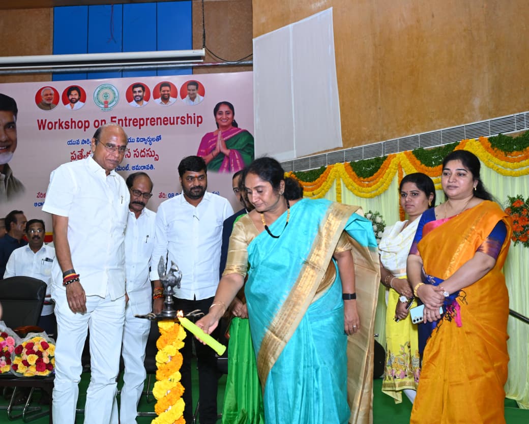 పారిశ్రామిక వేత్తలు గా మహిళలు రాణించాలి