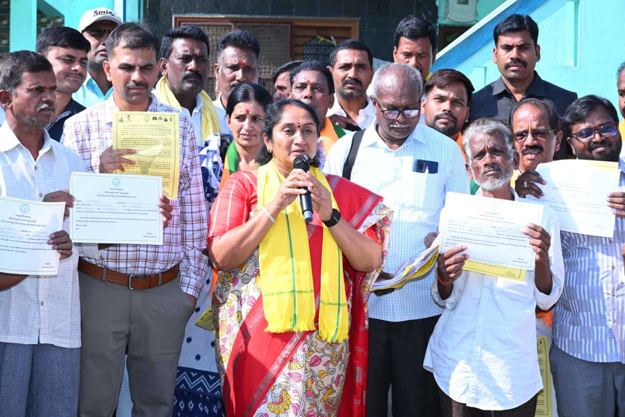 చంద్రబాబు నాయుడు హీరో జగన్ విలన్