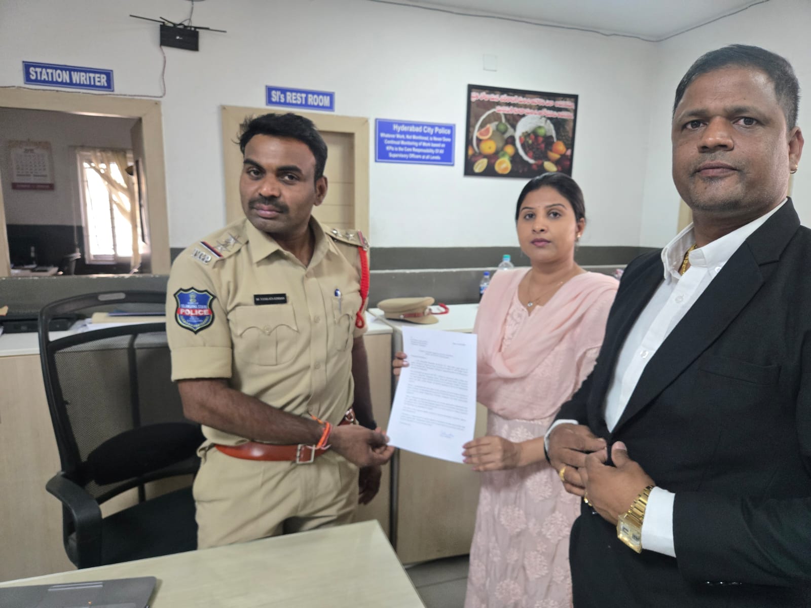 పంజాగుట్ట పోలీస్ స్టేషన్ లో సింగర్ మంగ్లీ