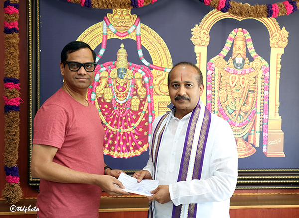 టిటిడి ట్రస్టులకు ఎన్నారై రూ. 30 లక్షల విరాళం