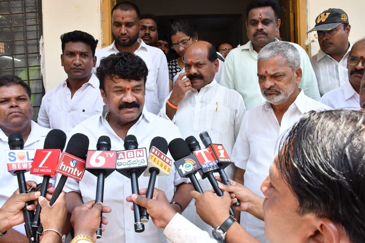 కేసీఆర్ అంటే జంకుతున్న సీఎం