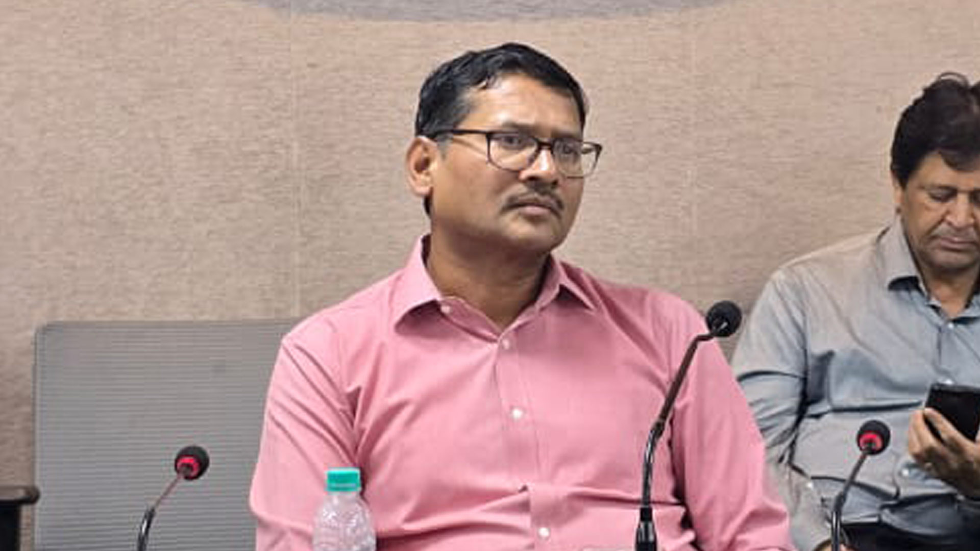 ఆర్టీసీ కార్మికుల‌కు ఎండీ స్ట్రాంగ్ వార్నింగ్