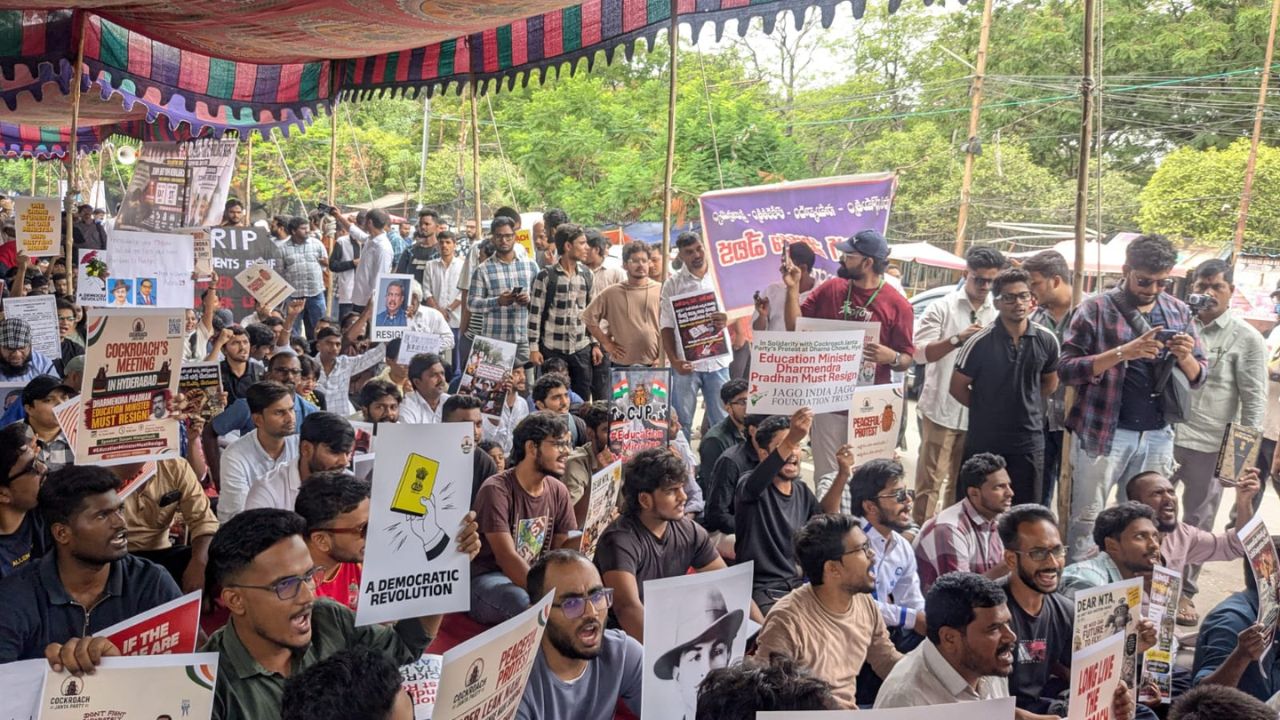 బేష‌ర‌తుగా ధ‌రేంద్ర ప్ర‌ధాన్ రాజీనామా చేయాలి