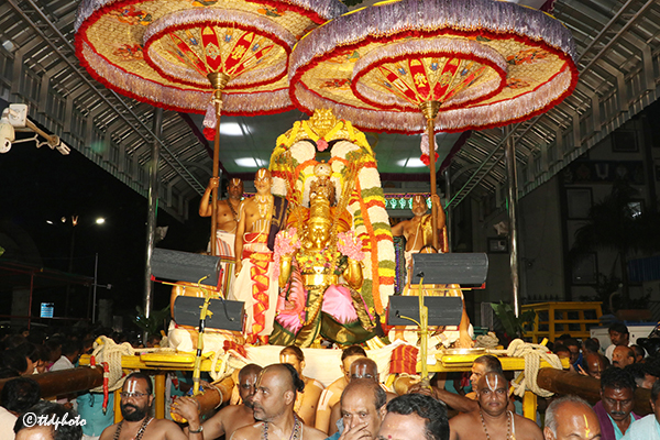 తిరుమలలో వైభవంగా పౌర్ణమి గరుడసేవ