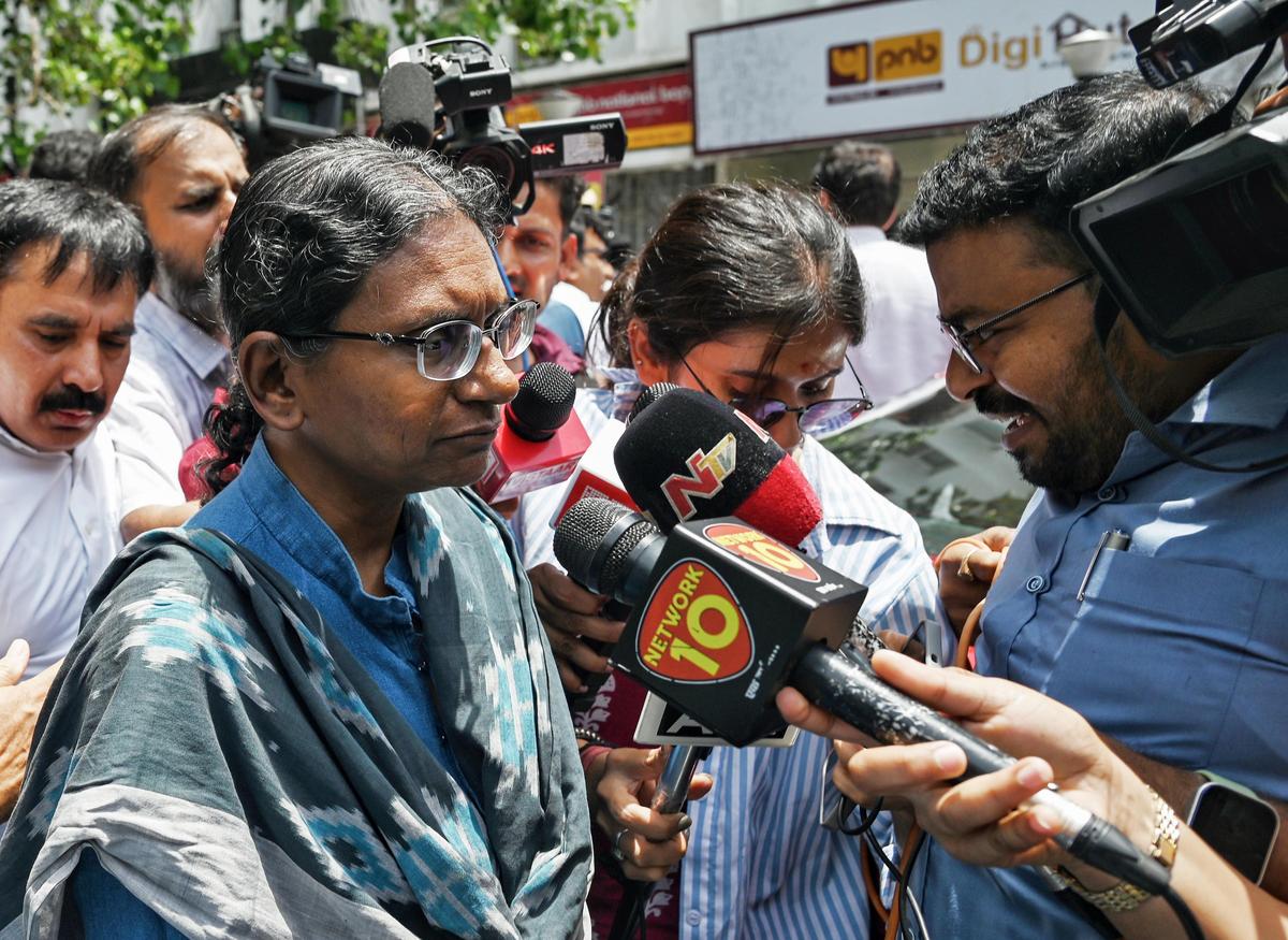 మీనాక్షి కోసం రాజ్యసభ సీటు త్యాగం..?