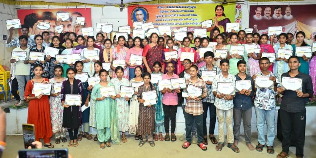 newsseals-MinisterSavitha