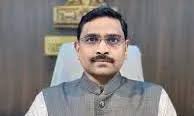 కలెక్టర్ కుమారుడు ప్రభుత్వ బడిలో చేరిక