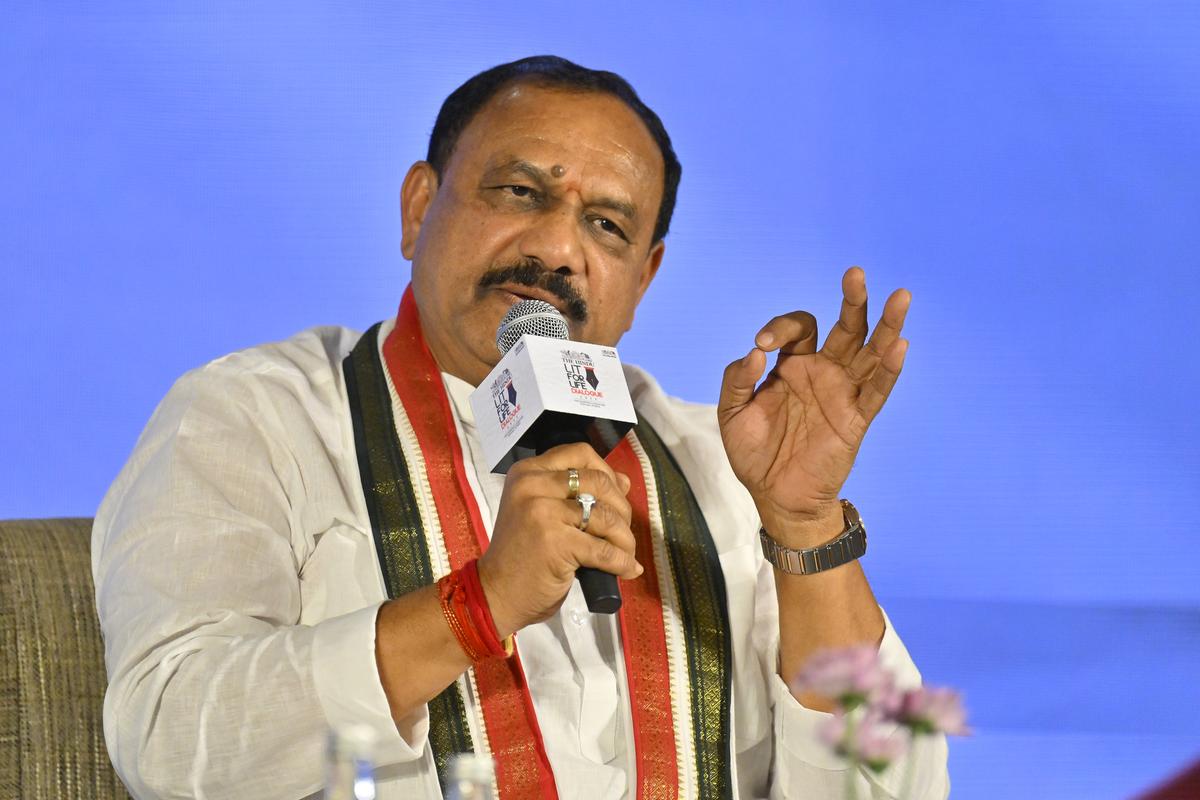 మీనాక్షి విషయంలో హైకమాండ్ సీరియస్