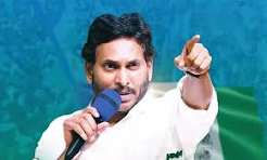 అక్కా చెల్లెళ్ల‌తో ఆటాడుకుంటున్న చంద్ర‌బాబు