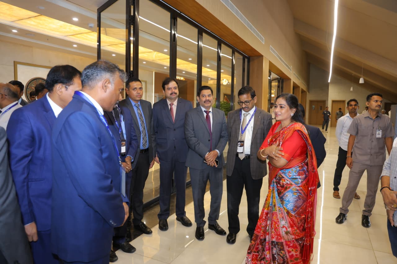 సోషల్ మీడియాలో అసత్య ప్రచారంపై ఫోకస్ పెట్టాలి