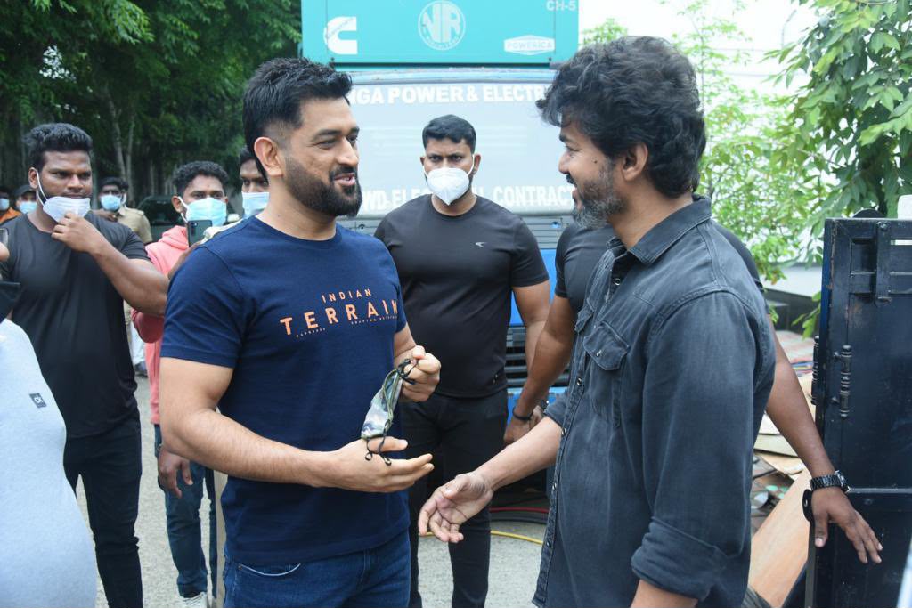 హ్యాపీ బర్త్ డే మిస్టర్ కూల్ ధోనీ : విజయ్