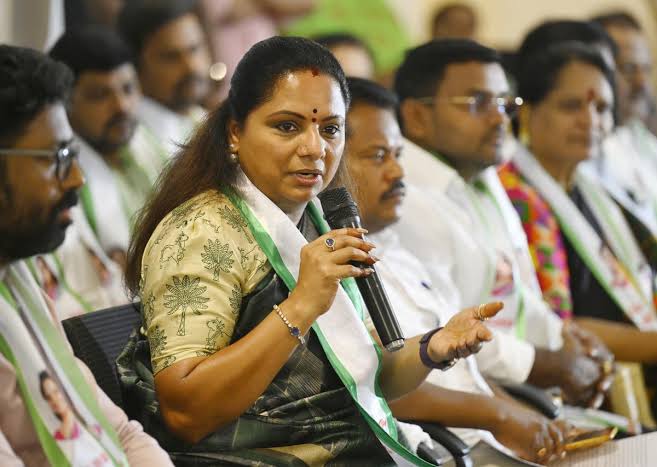 బీఆర్ఎస్ పార్టీకి ఆంధ్రా కాంట్రాక్టర్ల నుంచి రూ. 1400 కోట్లు