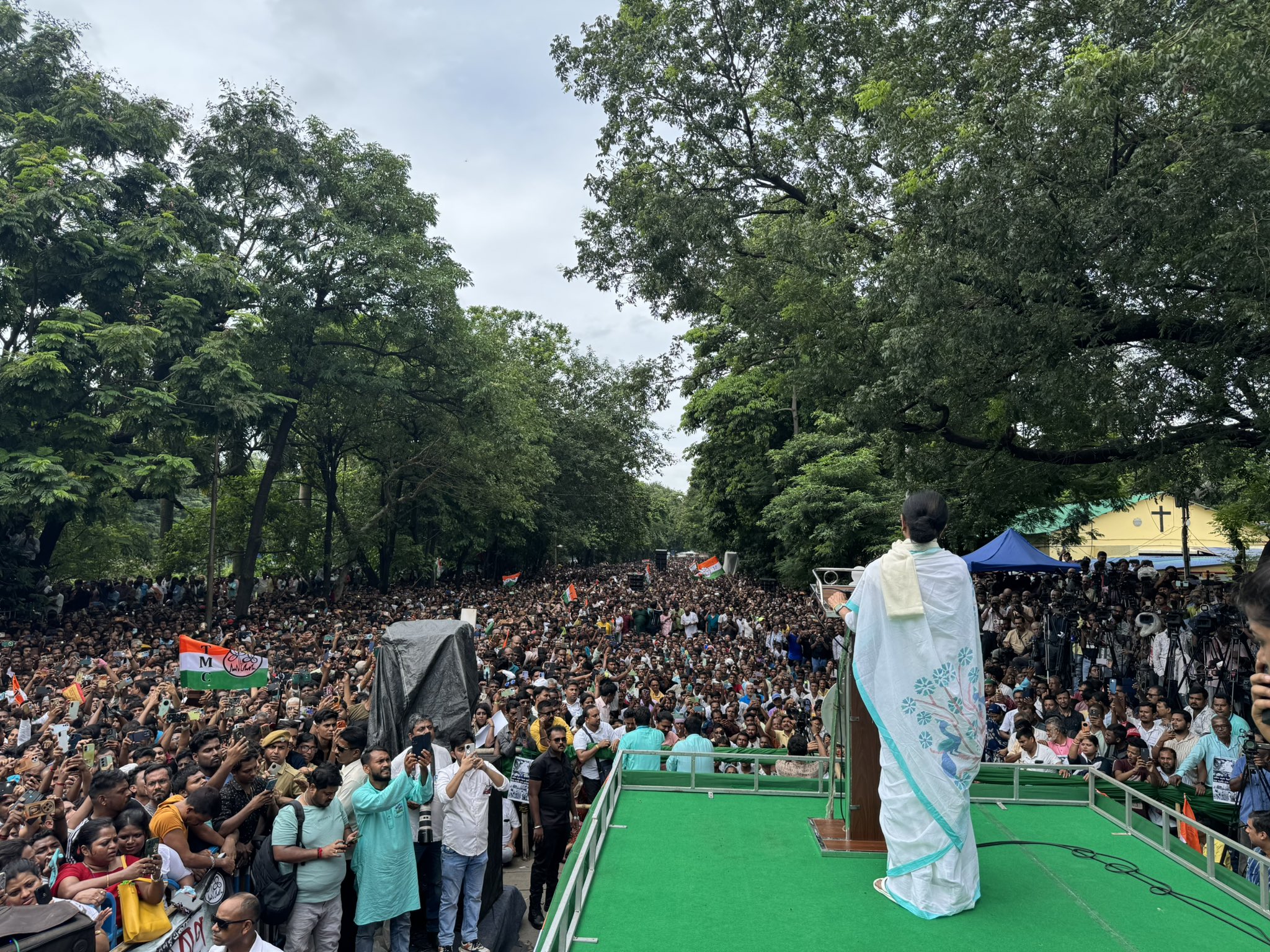 పవర్ పోయినా పోరాడటం ఆపను : దీదీ