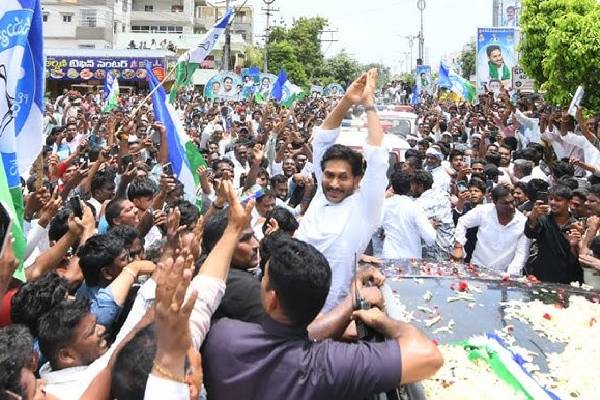 ఆక్వా రైతుల‌ను ప‌రామ‌ర్శించ‌నున్న జ‌గ‌న్