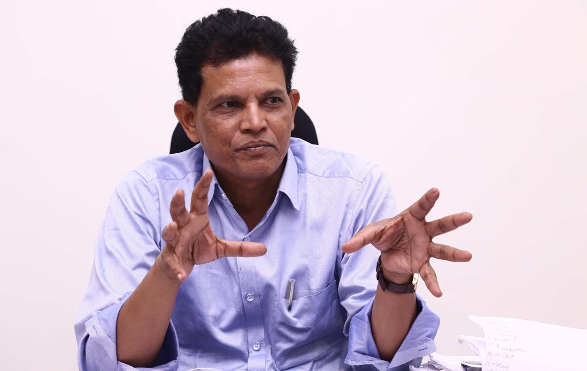 బండి సంజయ్ పై భగ్గుమన్న ఆకునూరి మురళి
