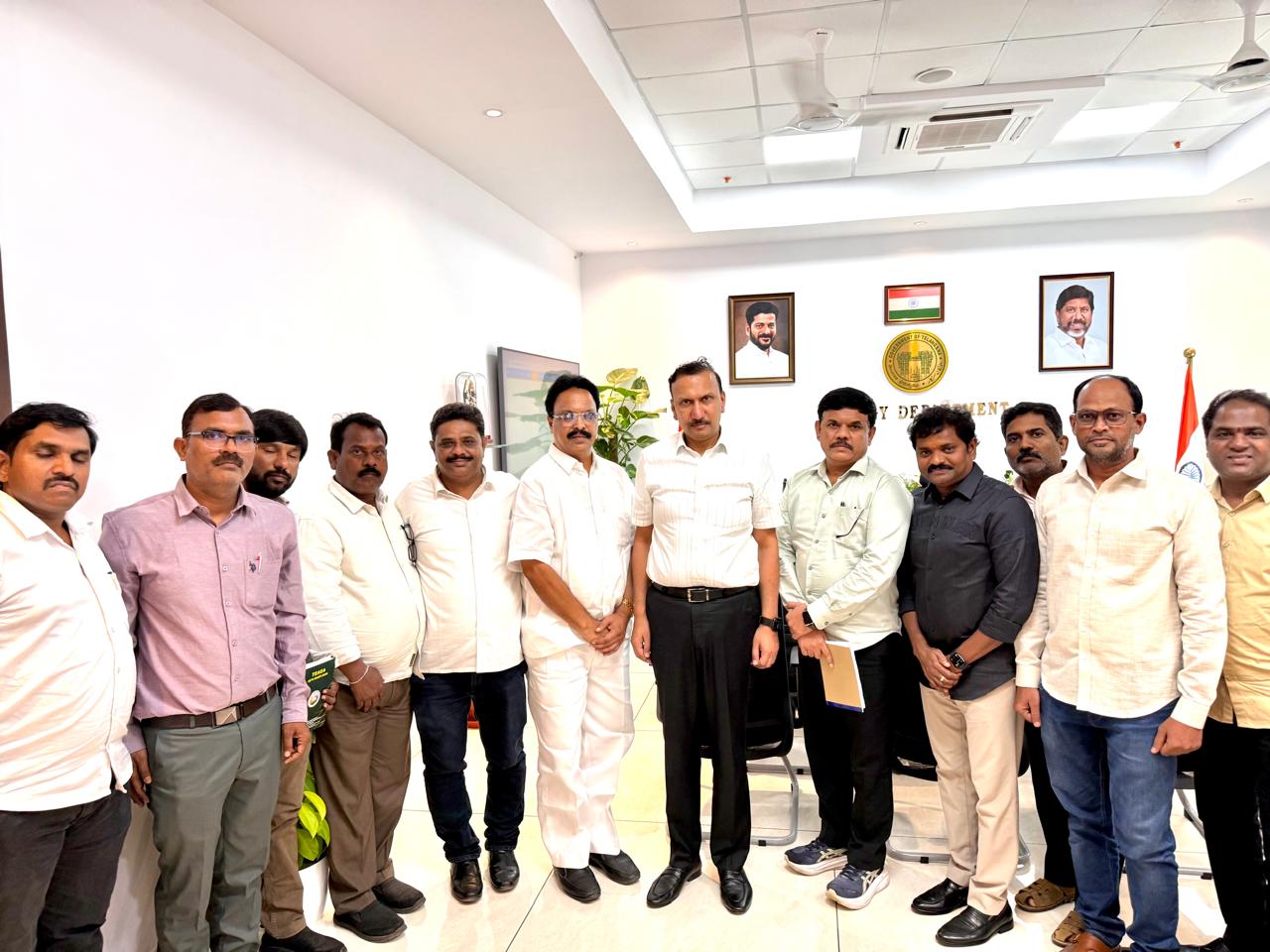 స్పెషల్ చీఫ్ సెక్రటరీతో విద్యుత్ జేఏసీ ప్రతినిధుల భేటీ