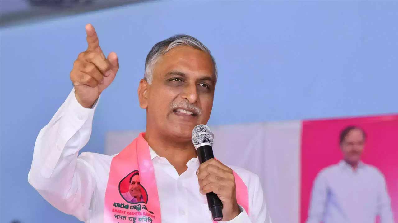 నాణ్య‌మైన యూనిఫాంల‌ను అందించ‌క పోతే ఎలా..?