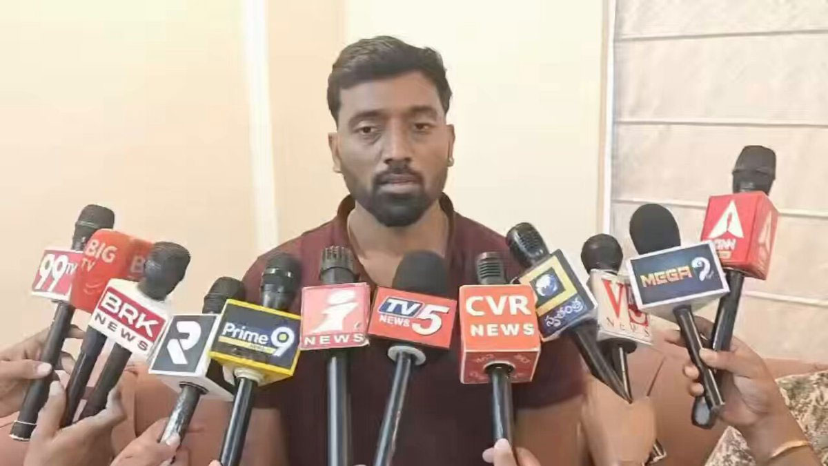 ఎమ్మెల్యే ప్ర‌కాష్ గౌడ్ పై కొడుకు షాకింగ్ కామెంట్స్
