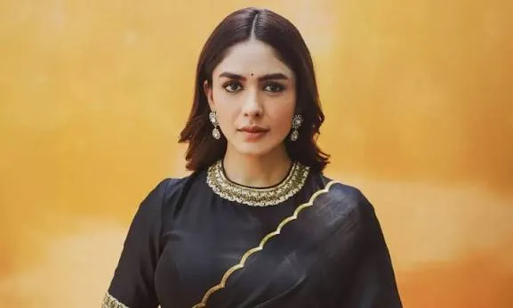 newsseals_mrunalThakur