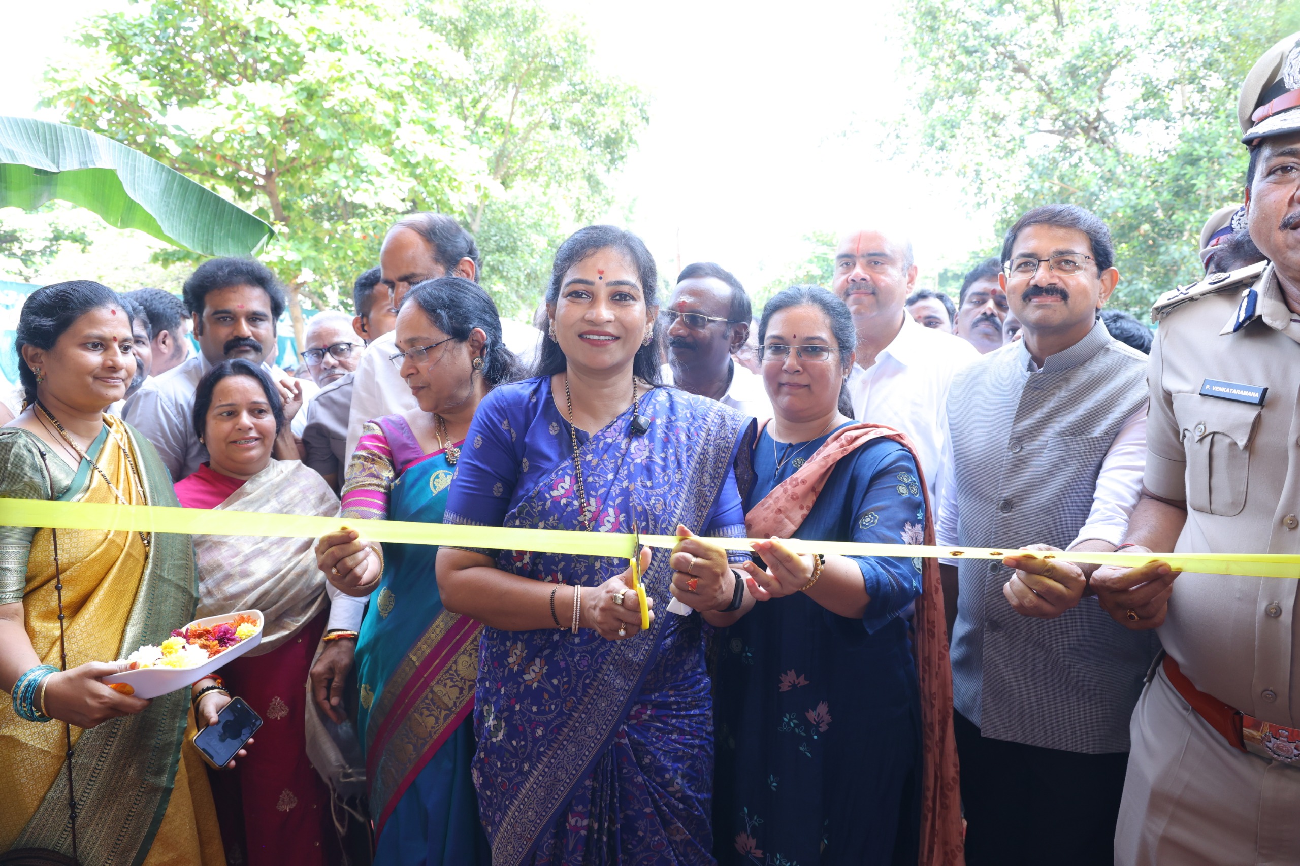 అగ్నిమాప‌క సిబ్బంది ప‌నితీరు భేష్ : అనిత వంగ‌ల‌పూడి