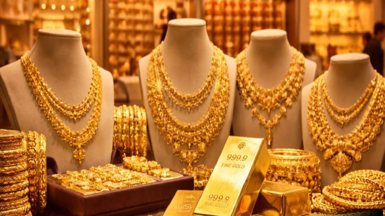 స్వల్పంగా తగ్గిన బంగారం, వెండి ధరలు