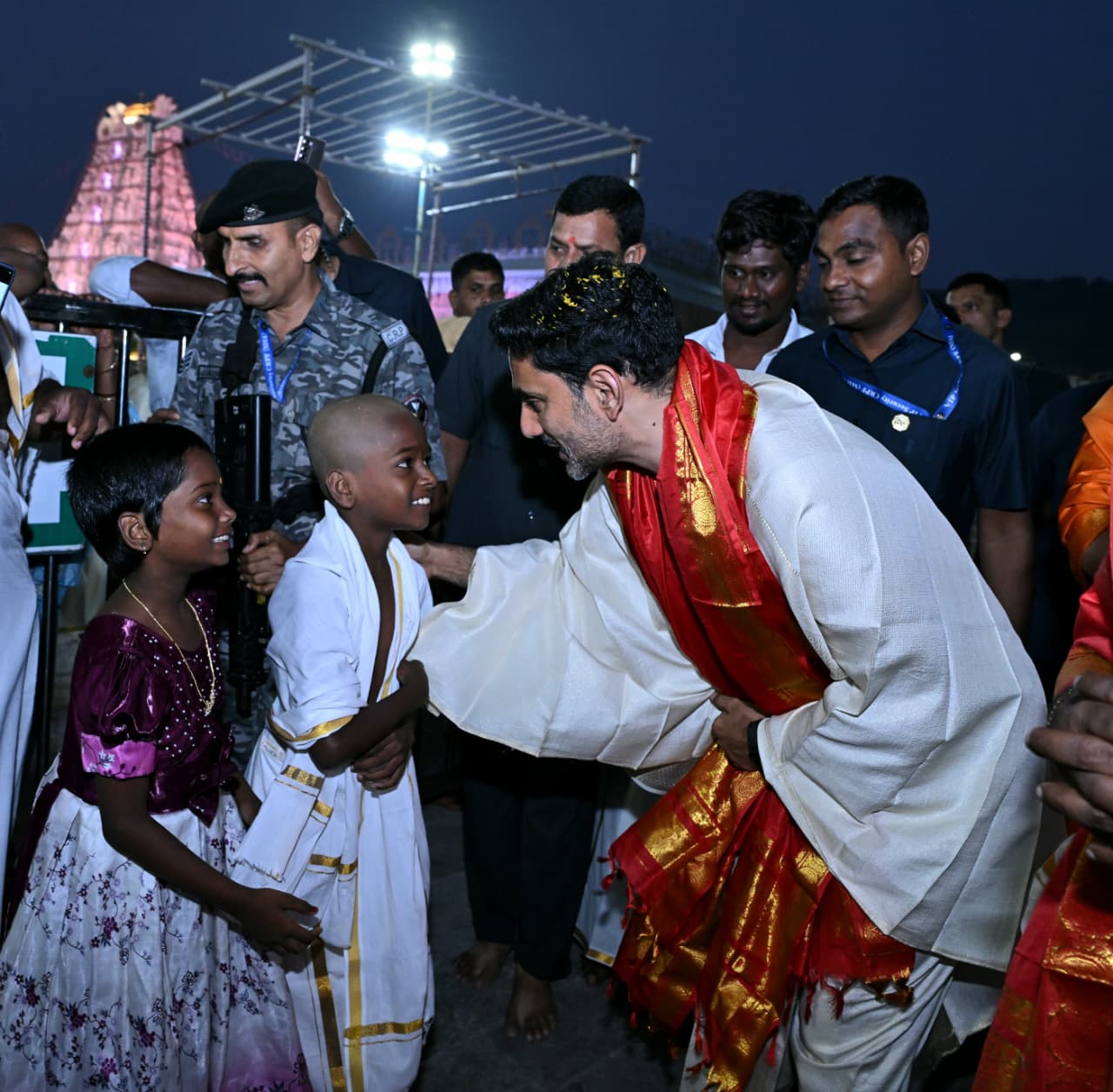 శ్రీవారిని దర్శించుకున్న నారా లోకేష్