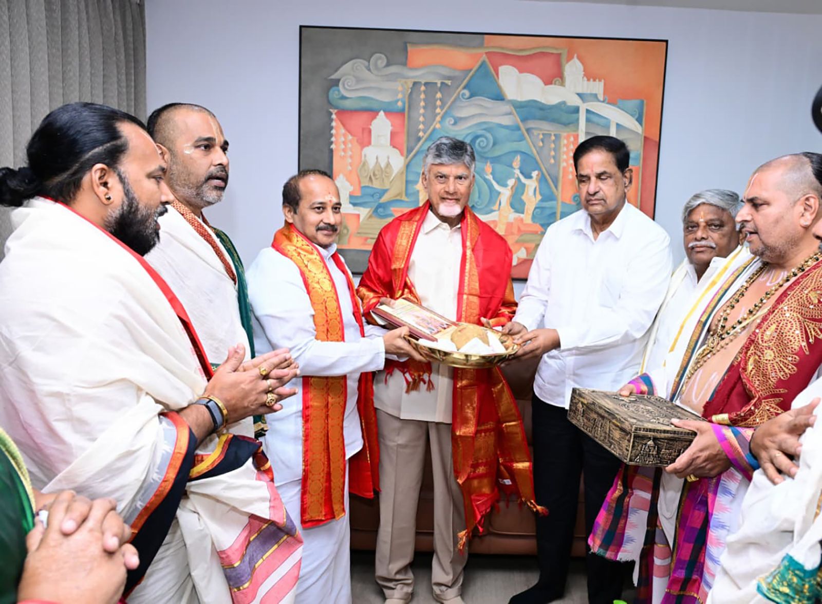 సీఎం చంద్రబాబుకు శ్రీవారి బ్రహ్మోత్సవాల ఆహ్వానం