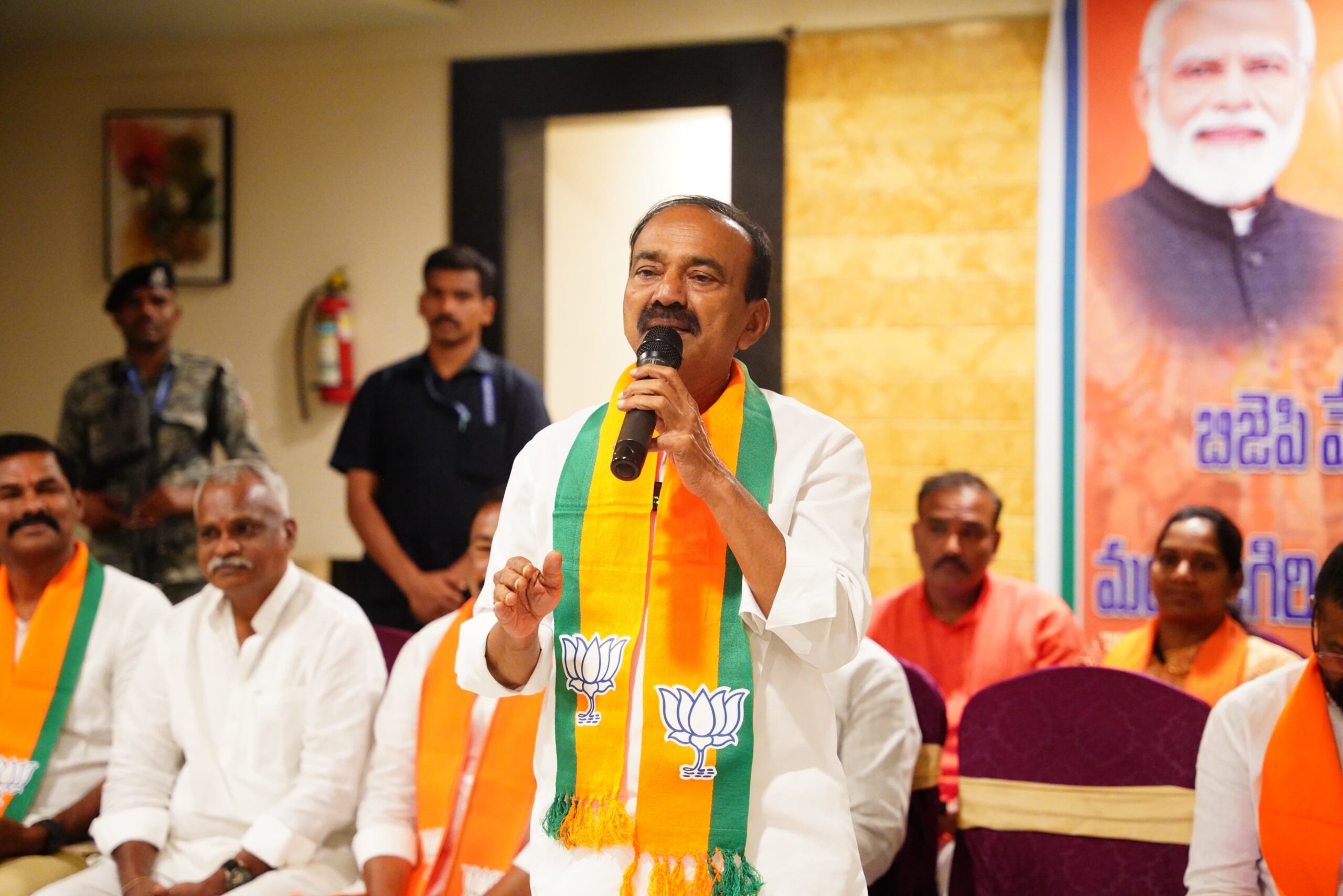 బీజేపీ అభ్యర్థులను గెలిపించాలి : ఈటల రాజేందర్