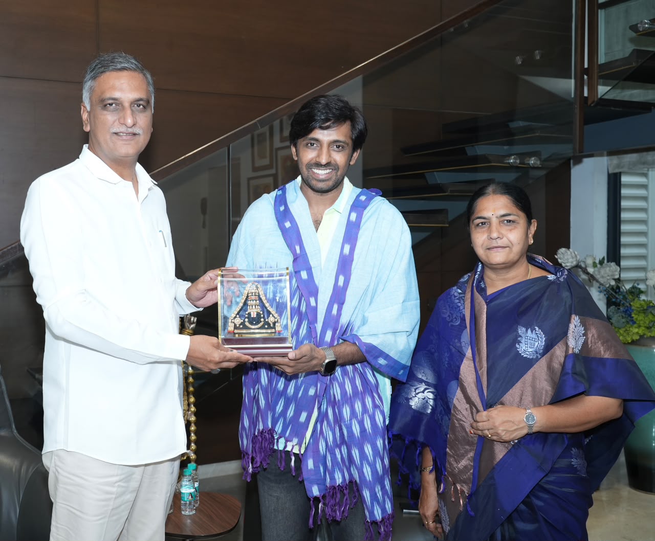 న‌టుడు ప్రియ‌ద‌ర్శిని ప్ర‌శంసించిన హ‌రీష్ రావు