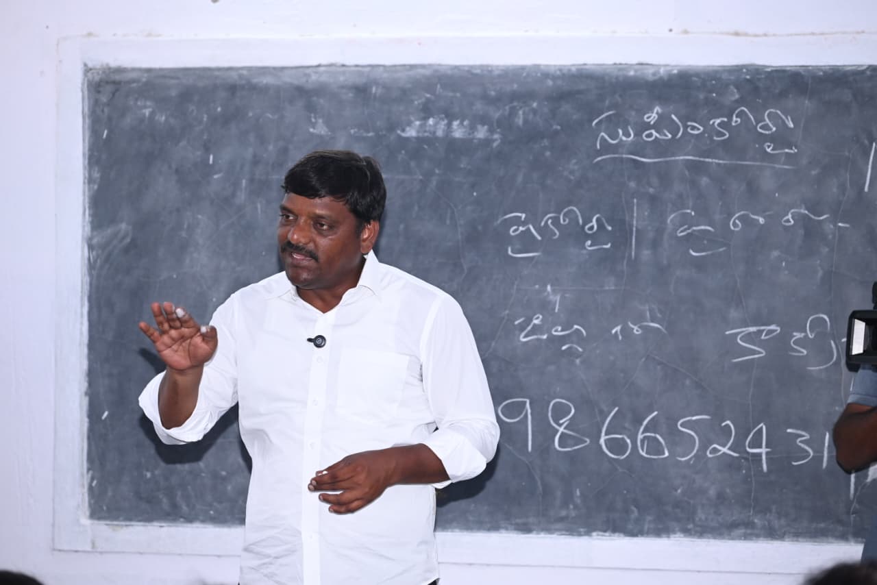 విద్యార్థులు రాజకీయాల్లోకి రావాలి : ఎమ్మెల్సీ మల్లన్న