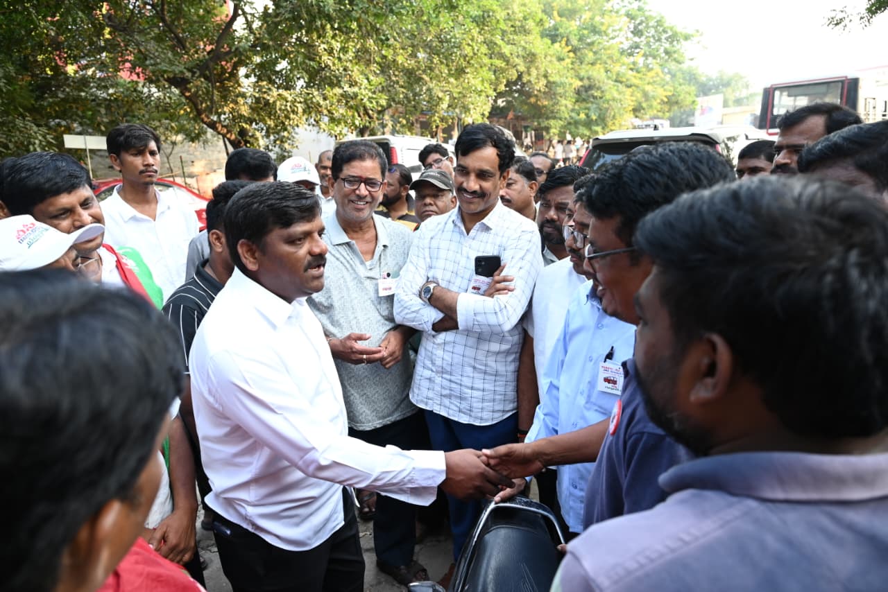 రైతులకు న్యాయం జరిగే వరకు భూముల్లోకి రావద్దు : మల్లన్న