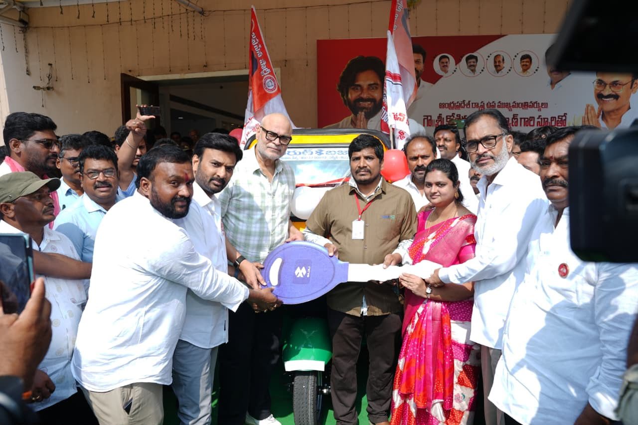 జనసేనలో చేరిన సీపీఎం, వైసీపీ నాయకులు